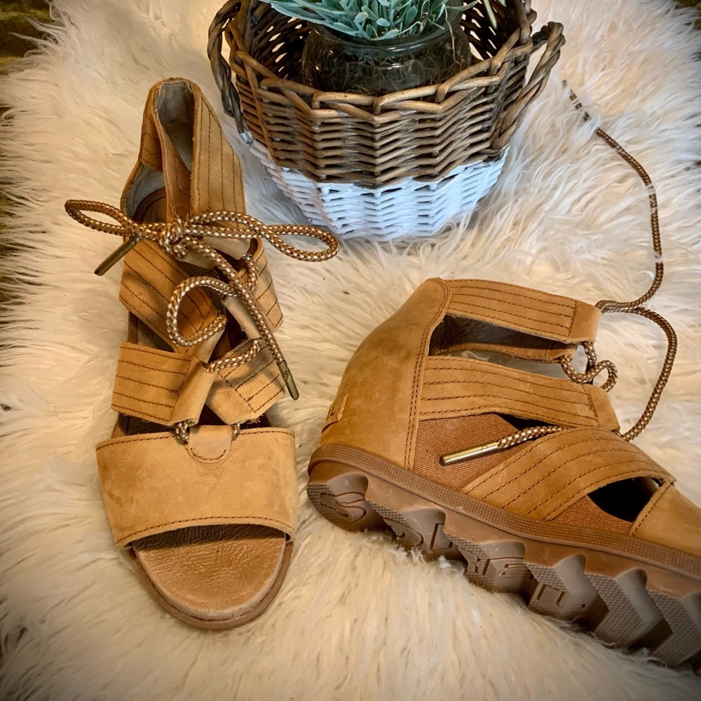 Women’s Sorel Joanie II leather sandal, size 8.